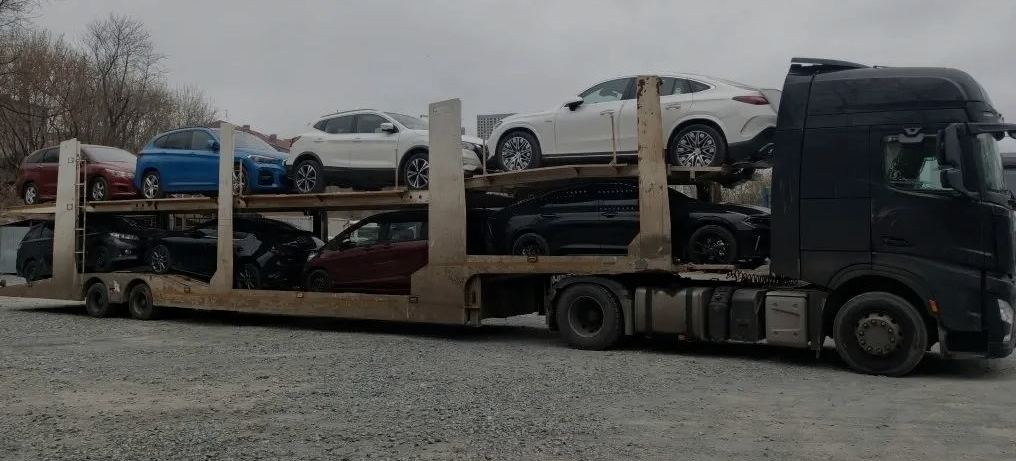 Автовоз с автомобилями