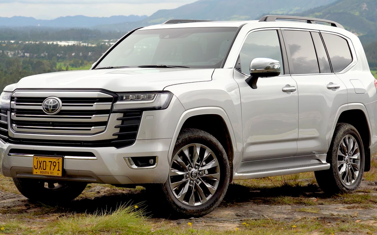 Toyota Land Cruiser 300 GR — импорт под ключ